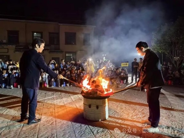 邵陽市華龍育英高級(jí)中學(xué)有限公司,邵陽中學(xué)教育,高中教育,師資雄厚,名優(yōu)教師