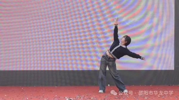 邵陽(yáng)市華龍育英高級(jí)中學(xué)有限公司,邵陽(yáng)中學(xué)教育,高中教育,師資雄厚,名優(yōu)教師